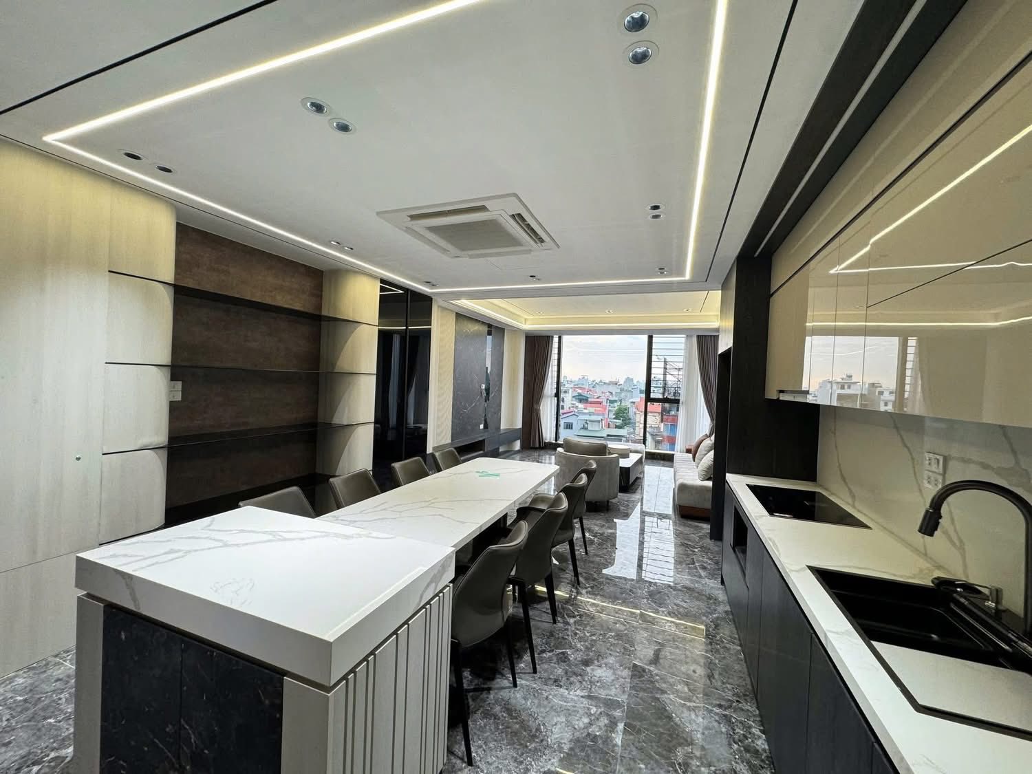BÁN TOÀ VĂN PHÒNG MẶT PHỐ VIP LONG BIÊN, HÀ NỘI - 8 TẦNG THANG MÁY, FULL NỘI THẤT XỊN XÒ.