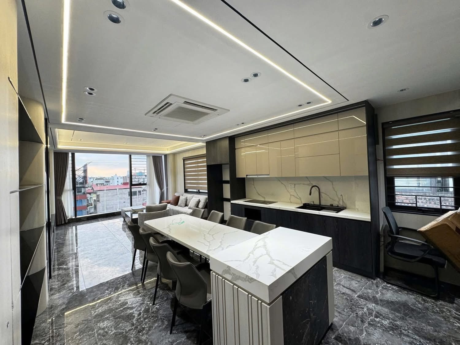 BÁN TOÀ VĂN PHÒNG MẶT PHỐ VIP LONG BIÊN, HÀ NỘI - 8 TẦNG THANG MÁY, FULL NỘI THẤT XỊN XÒ.