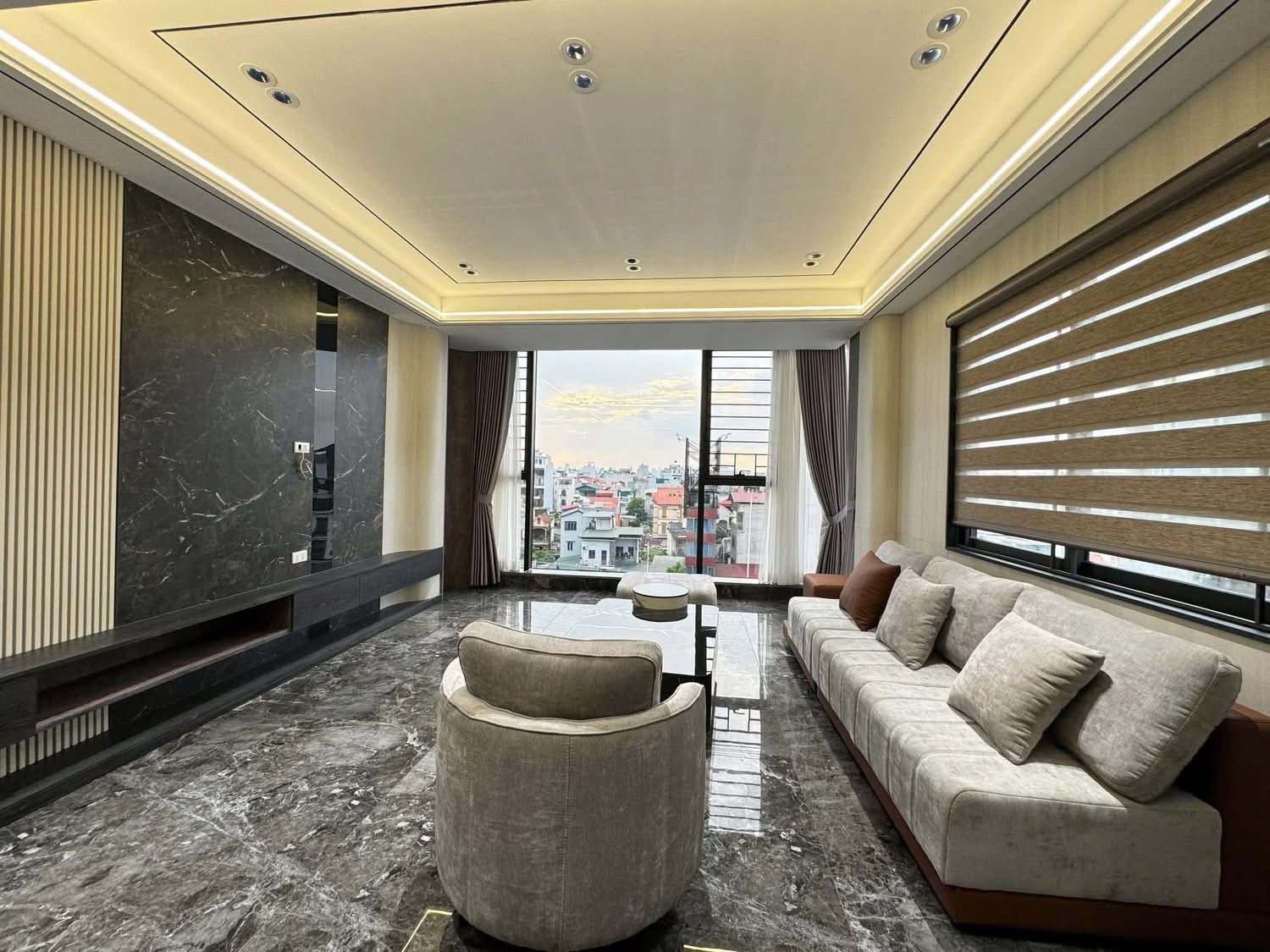 BÁN TOÀ VĂN PHÒNG MẶT PHỐ VIP LONG BIÊN, HÀ NỘI - 8 TẦNG THANG MÁY, FULL NỘI THẤT XỊN XÒ.