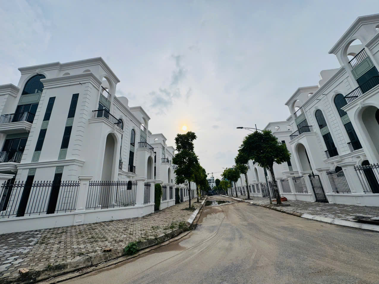 Cho Thuê Biệt Thự Thô Khu B2.2 – KDT Thanh Hà  0988 904 685