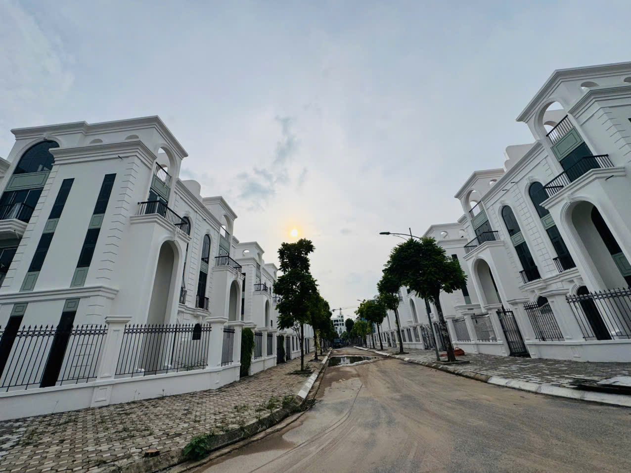 Cho Thuê Biệt Thự Thô Khu B2.2 – KDT Thanh Hà  0988 904 685