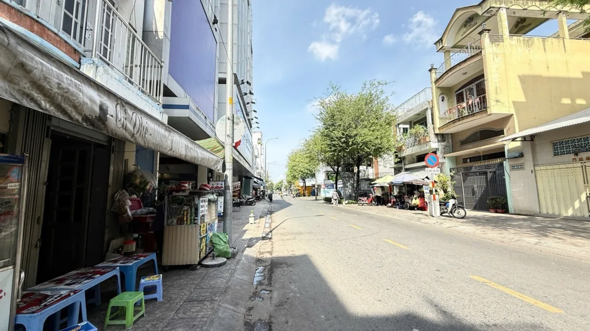 + Nhà cách 1 căn ra mặt tiền Đường Gia Phú, Phường 8, Quận 6, Tp. Hồ Chí Minh giá 3 tỉ 9